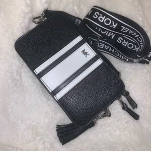 BRAND NEW Michael Kors striped camera crossbodybag